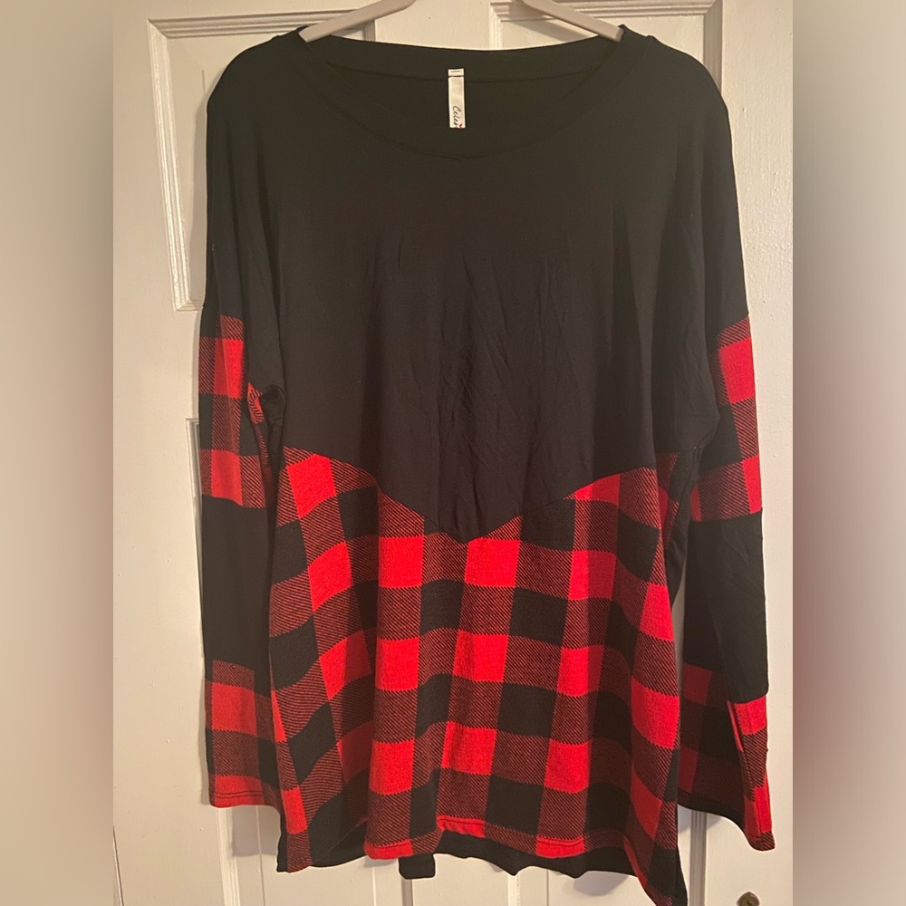 Black and red plaid long sleeve tee